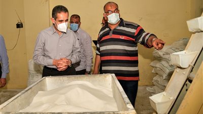 محافظ الغربية يتفقد مضارب الأرز ومصانع تعبئة السكر بطنطا (صور) 