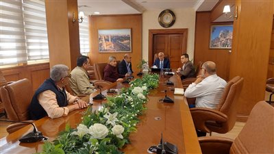 محافظ بورسعيد يوجه بسرعة الانتهاء من مشروعات الطرق بالمحافظة