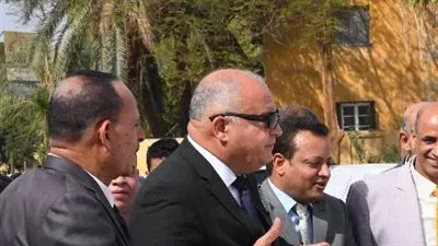 إيقاف رئيس قرية بنجع حمادي لوجود تعديات على أراضى زراعية