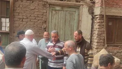 صور.. السيطرة على حريق بمنزل في شبين القناطر