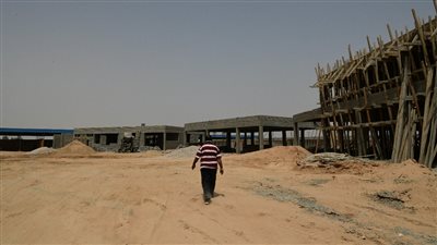 محافظ قنا يتفقد أعمال مجمع الشوادر الجديد بنجع حمادى