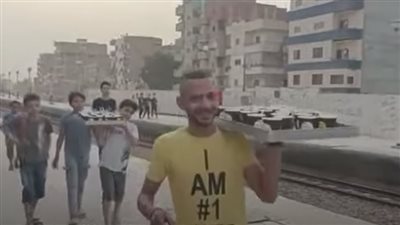 شاهد.. الشراقوة يوزعون وجبات الإفطار على ركاب القطار