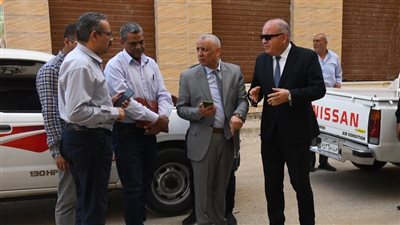محافظ قنا يجرى جولة ميدانية لمتابعة مشروع إحلال وتجديد شبكات المياه بمنطقة الكنوز