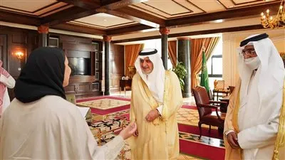 أمير تبوك يكرم طلاب وطالبات مدراس الملك عبدالعزيز بالمنطقة المتميزين 