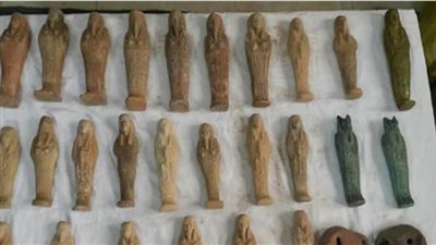 تفاصيل جديدة بشأن الكنز الأثري المضبوط داخل منزل موظف بالمنيا 