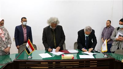 نقابة الأطباء توقع عقدًا لتطوير نظم المعلومات والبرمجة (صور)