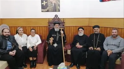البابا تواضروس يستقبل أرملة كاهن الإسكندرية الشهيد وأسرته  