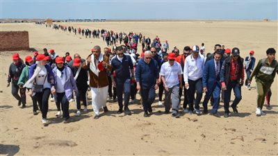 محافظ بورسعيد يتفقد مع الشباب خط سير العائلة المقدسة بمدينة سلام