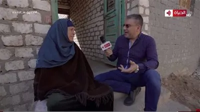 واحد من الناس يحقق حلم مسنة بمبلغ مالى يعينها على مصروفات علاجها