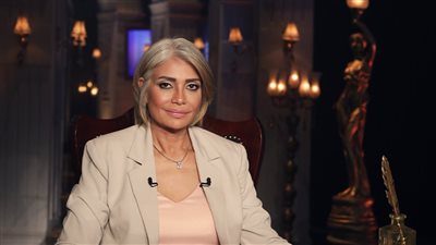 شاهد.. سوسن بدر تدافع عن 