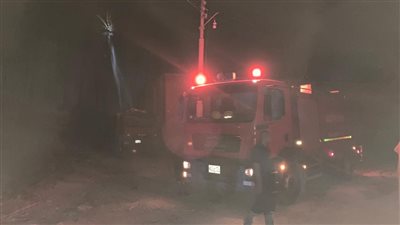 محافظ أسوان يتابع السيطرة على حريق بقرية حاجر القنان بأدفو ( صور)