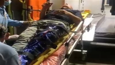 الأمن يتوجه لمنزل إحدى السيدات ويساعدها في نقل شقيقها للمستشفى