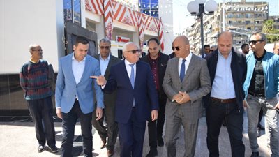 محافظ بورسعيد يتفقد البازار الجديد ويؤكد توافر السلع بأسعار مناسبة (صور)
