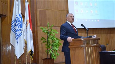 وزير الري يستعرض الموقف التنفيذي لمشروعات تأهيل الترع والري بالقليوبية 