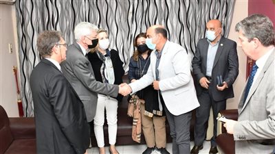  سفراء فرنسا وبلجيكا في أسوان للاطمئنان عن حالة مصابي حادث الأوتوبيس السياحي