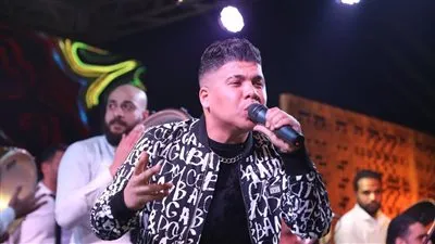 عمر كمال بحفل كامل العدد بالتجمع  (صور)