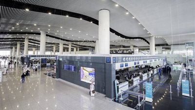 مطار الملك خالد الدولي أول مطار يُطلق خدمة إشعارات الرحلات بلغة الإشارة للصم والبكم