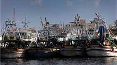 لارتفاع الأمواج.. توقف حركة الصيد بميناء الصيد البحري ببرج البرلس 