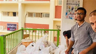 طلاب من أجل مصر بجامعة سوهاج يجهزون ٤٥٠ شنطة رمضانية لتوزيعها على قرى حياة كريمة (صور)