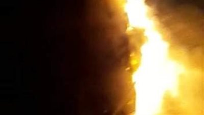 عاجل|النيران التهمت ساحة مصنع سجائر بجوار فيلا الفنان عادل إمام.. ومحاولات لإخمادها 