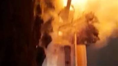 شاهد.. لحظة اندلاع النيران في ساحة مصنع سجائر بجوار فيلا الفنان عادل إمام 