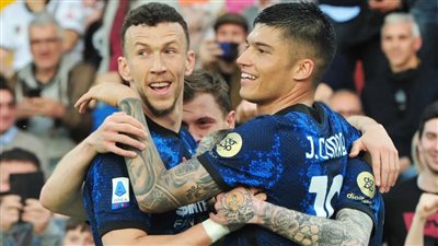 إنتر ميلان يخطف صدارة الدوري الإيطالي بشكل مؤقت