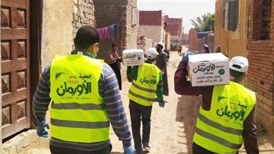 التضامن والأورمان توزعان كراتين المواد الغذائية واللحوم على المستحقين بالشرقية