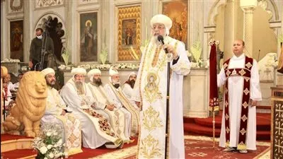 البابا تواضروس يترأس الصلاة وإقبال على السعف.. أجواء الاحتفالات في الإسكندرية (صور)