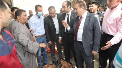 محافظ المنوفية يتفقد سوق الخضار لمتابعة الأسعار 