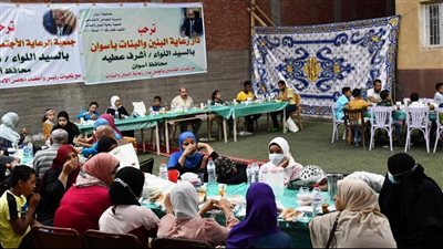 محافظ أسوان يشارك ذوى الهمم إفطار رمضان
