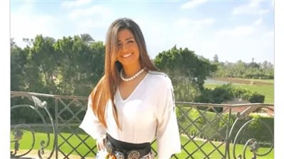 بإطلالة أنيقة.. منة فضالي تغازل جمهورها ومحبيها 
