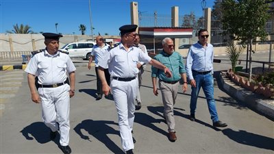 محافظ بورسعيد يتابع سير العمل بمنفذ الرسوة الجمركي