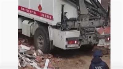 شاهد.. الخبراء يزيلون قنابل روسية من تشيرنيهيف وضواحيها