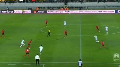 علي معلول يهدر ركلة جزاء للأهلي أمام الرجاء 