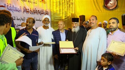 الله محبه.. الكنيسة الكاثوليكية بالبحر الأحمر تشارك بتكريم حفظة القرآن الكريم (صور)