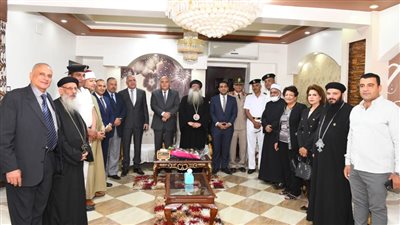 محافظ قنا يقدم التهنئة لأقباط دشنا بمناسبة عيد القيامة المجيد