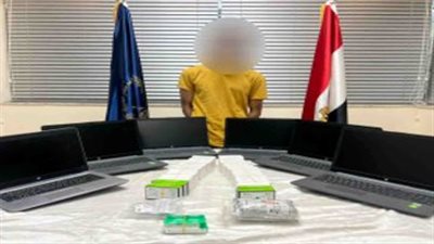 ضبط عامل لقيامه بسرقة أجهزة لاب توب من عيادة أسنان في التجمع 