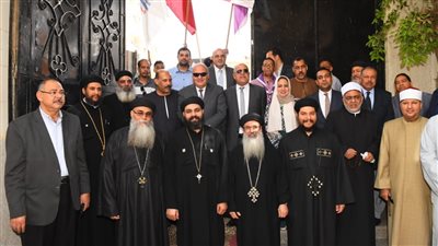 محافظ قنا يهنئ أقباط نجع حمادي بعيد القيامة المجيد 