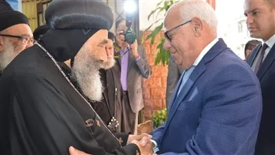 محافظ بورسعيد يقدم التهنئة للإخوة الأقباط بعيد القيامة المجيد