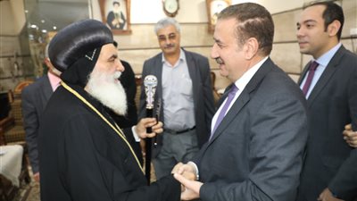 محافظ المنوفية يقدم التهنئة للأنبا بنيامين والأخوة الأقباط بمناسبة عيد القيامة المجيد
