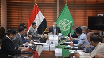 محافظ القليوبية يناقش مشروعات قطاع الصحة بمبادرة حياة كريمة بشبين القناطر