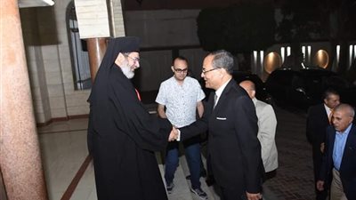 رئيس جامعة سوهاج يزور الكنائس الثلاث للتهنئة بعيد القيامة المجيد