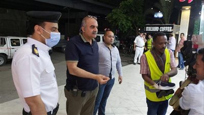  حي الدقي يشن حملة إشغالات مسائية بالتنسق مع شرطة المرافق لمراجعة تراخيص الكافيهات