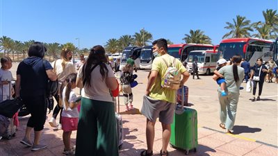 ميناء الإسكندرية يستقبل سفينتان على متنهما 607 سائحا