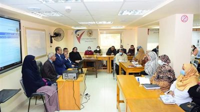 رئيس جامعة سوهاج يشهد فاعليات دورة إدارة الخدمات الإلكترونية لشئون الطلاب