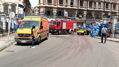نقل 5 مصابين في حريق سوق المنشية إلى المستشفى الأميري بالإسكندرية 