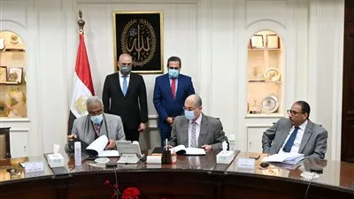  وزير الإسكان يشهد توقيع تفويض بيع وحدات 