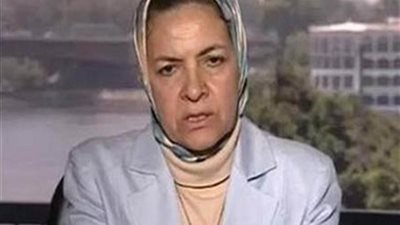 أستاذ اقتصاد توضح سبب انخفاض سعر الجنيه للمرة الثانية (فيديو)