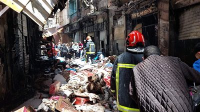 خسائر بالملايين ومصابين.. تفاصيل حريق سوق المنشية بالإسكندرية (صور)