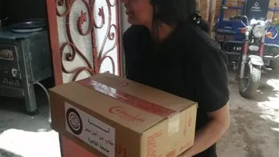 1600 كرتونة غذائية وزعها طلاب جامعة القاهرة بقريتي العزيزية ومنشية دهشور 